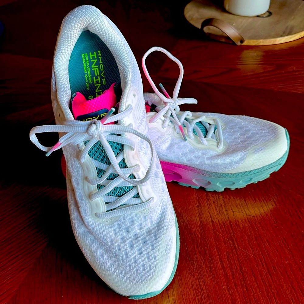 Under Armor Hovr Infinite 3 running
